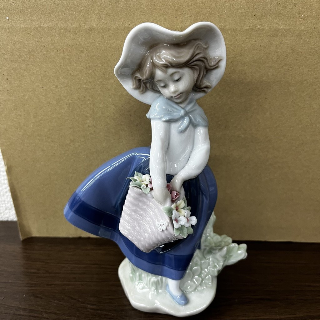 LLADRO リヤドロ 綺麗な花ばかり 甘い花の香り 少女 女の子 陶花 LLADRO リヤドロ 綺麗な花ばかり 甘い花の香り 少女 女の子 陶花