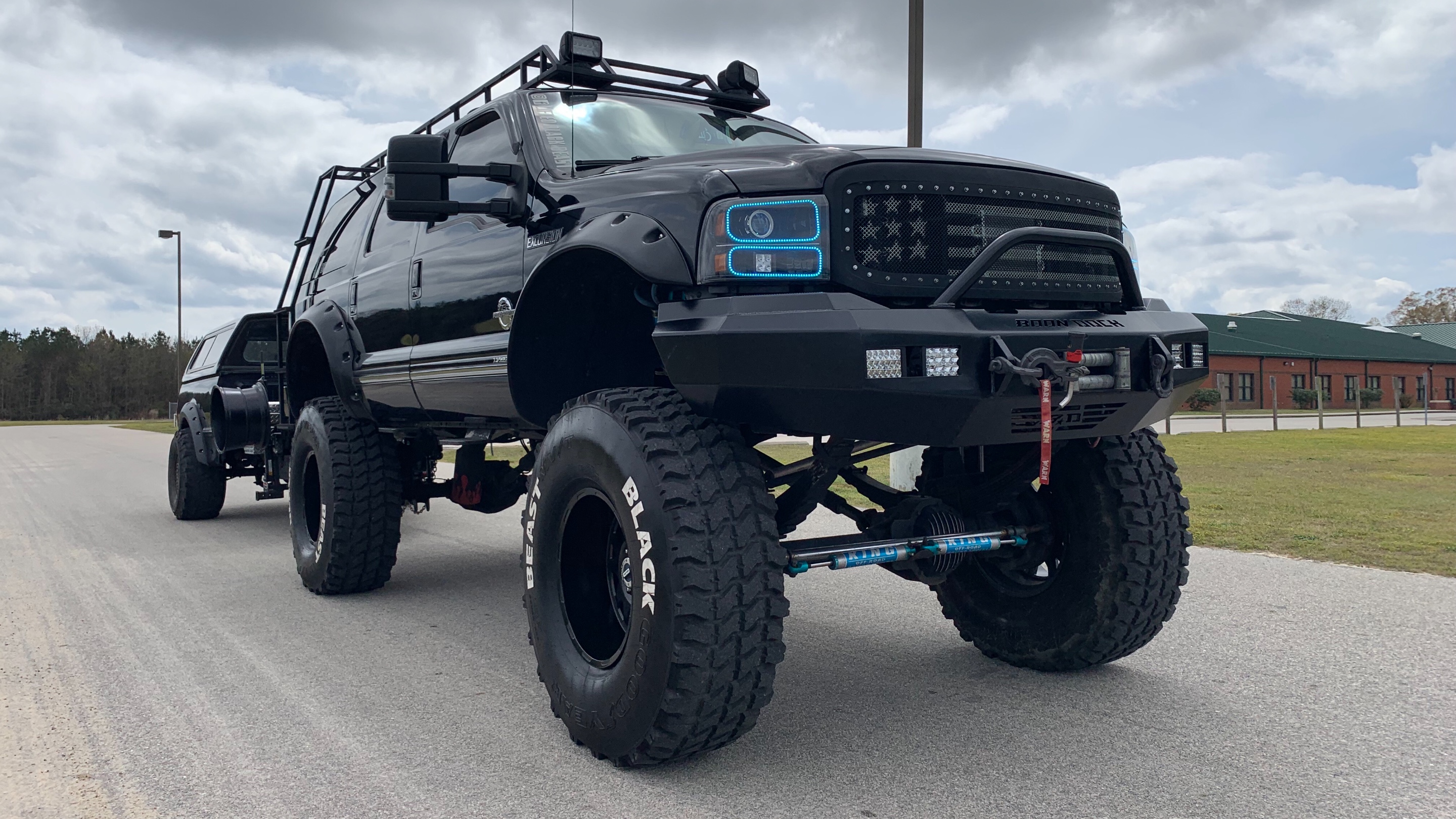 2002 ford excursion lifted