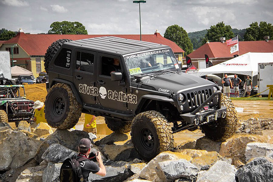 Jeep Launches 2012 'Jeep Arctic Yeti Dig' Sweepstakes