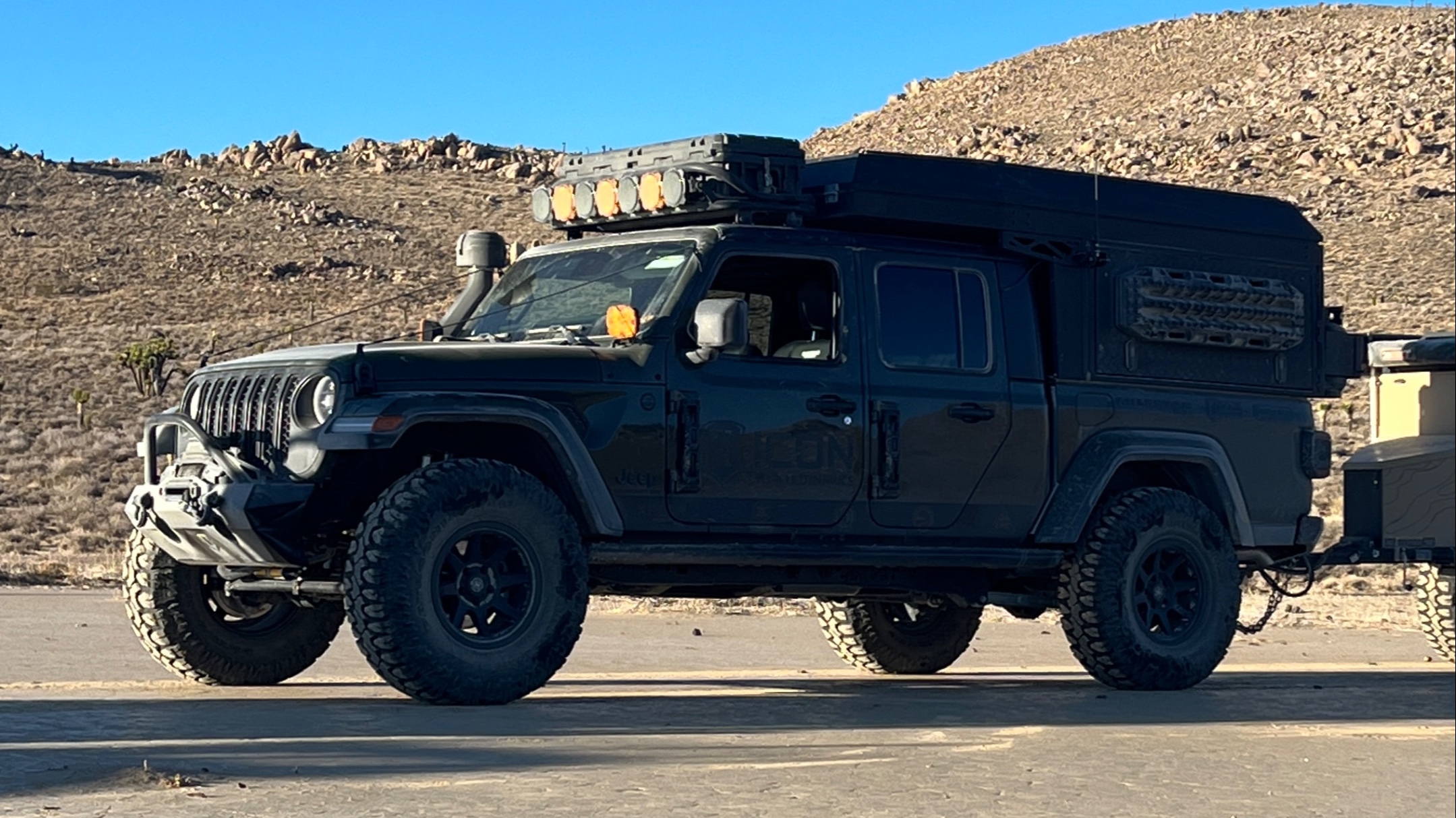 Got my Gator Overland of the lot today! Bailed on the build I was doing  since it was taking too long. Lovin it! : r/JeepGladiator