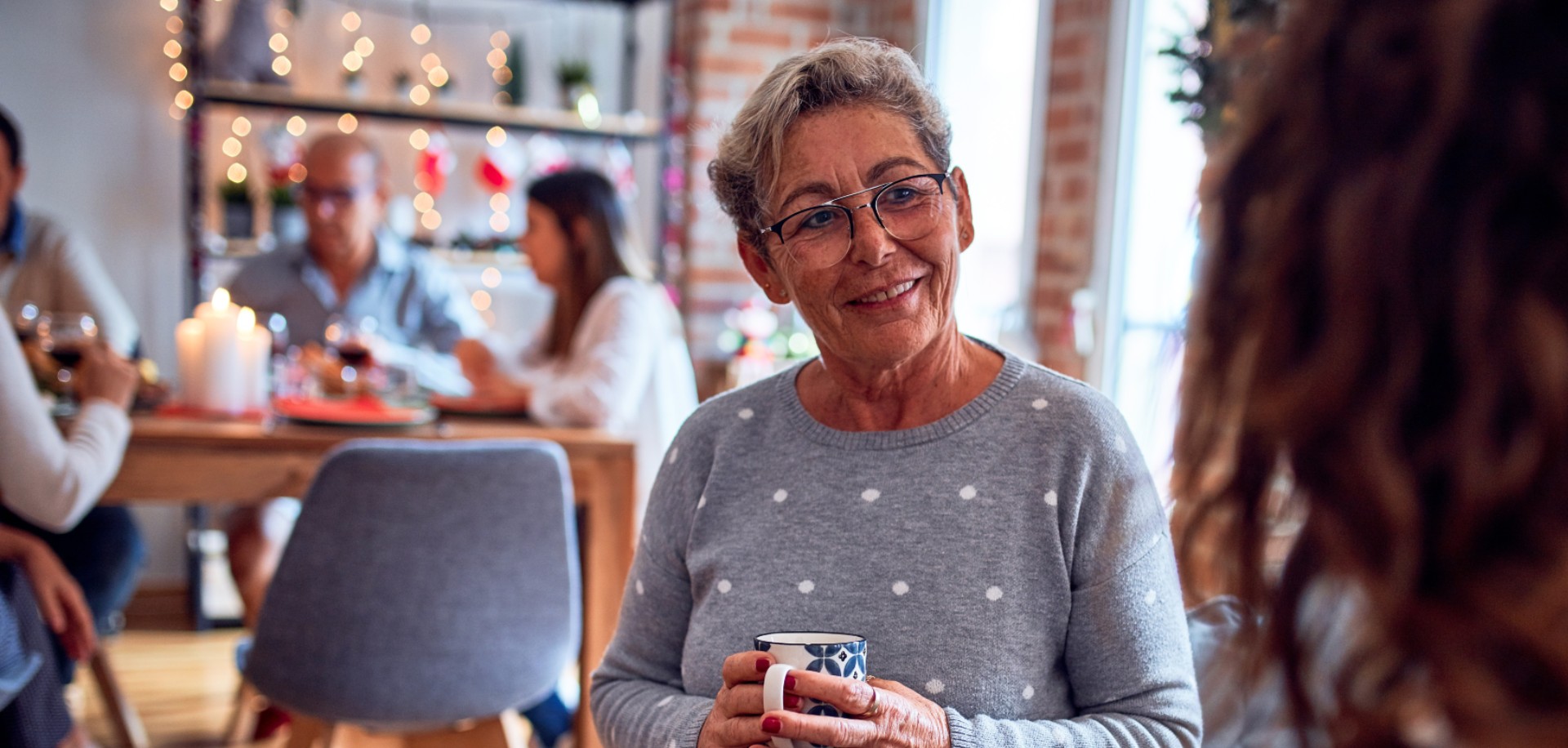 0e7d1ac9-talktoparents happy senior lady talking with a younger woman in a cafe