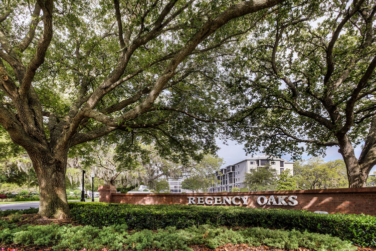 508fa3f4-regencyoaks060315-121 regency oaks sign