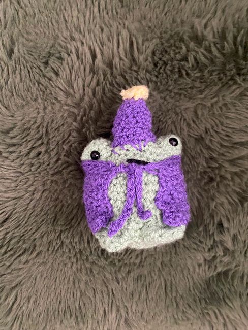 froggydino's make photo for Fredrick the wizard frog