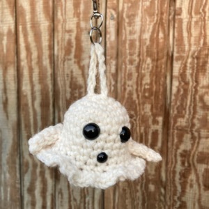 Ghost crochet pattern (easy and beginner pattern with no-sew option for Halloween)