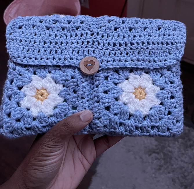 daisy granny square book sleeve: Crochet pattern