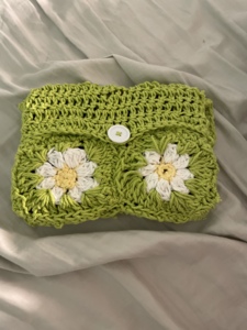 daisy granny square book sleeve: Crochet pattern