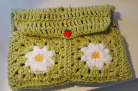 daisy granny square book sleeve: Crochet pattern
