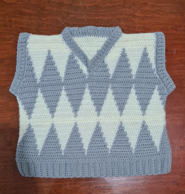 FREE Preppy Diamond Vest: Crochet pattern