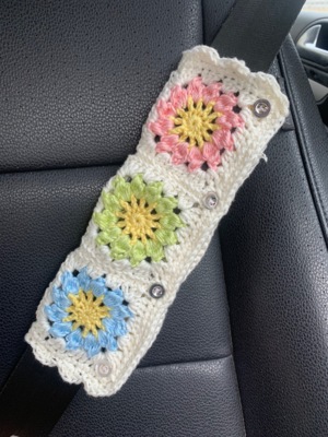 Sunflower seat belt cover: Crochet pattern