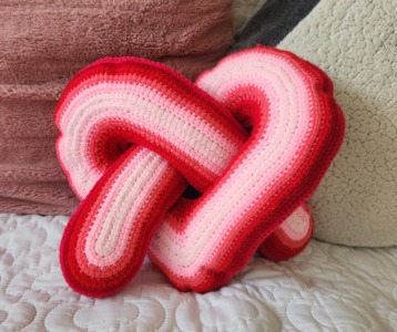 Single Knot Pillow