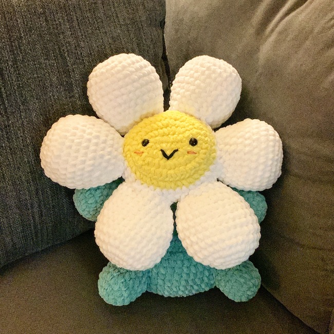 How to Make an Undertale Flowey Plushie [Free Plush Pattern] 