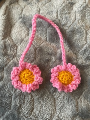 chick chick sewing: More crocheted flower bag charms