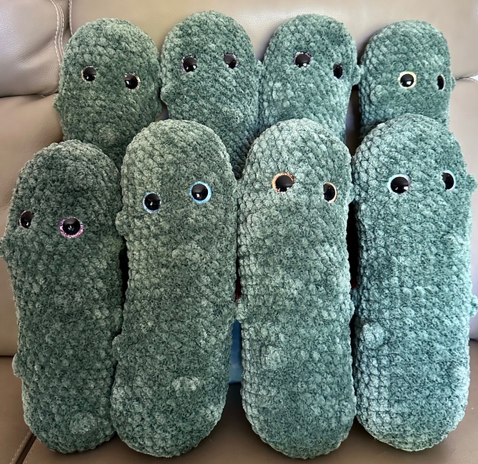 NoSew Emotional Support Pickle: Crochet pattern