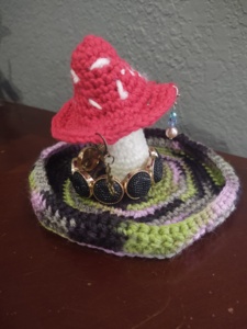 Mushroom jewelry holder