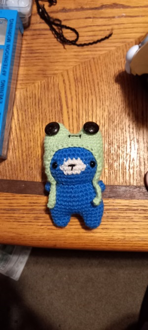 Black bear in frog hat no sew