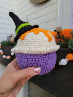 Witch Hat Halloween cupcake