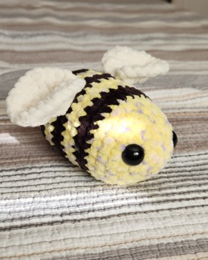 How to Crochet a Chunky Bee Plushy 