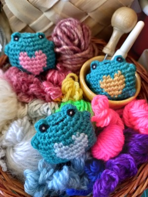 Mini NO-SEW Frogs Crochet Pattern