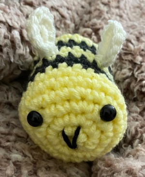 free bee pattern <3