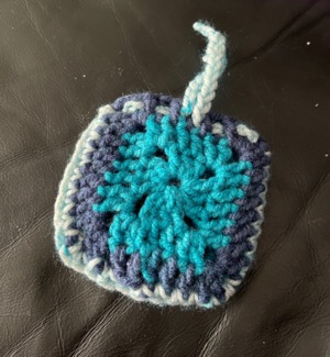 Crochet granny square pouch pattern FREE