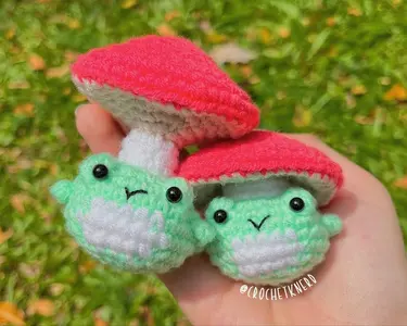 Poppable Mushroom Frog Pattern