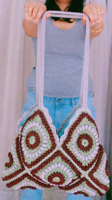 The Meadows Granny Square Bag: Crochet pattern | Ribblr