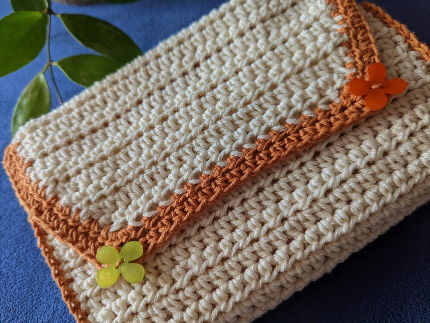 FREE Book sleeve pattern: Crochet pattern