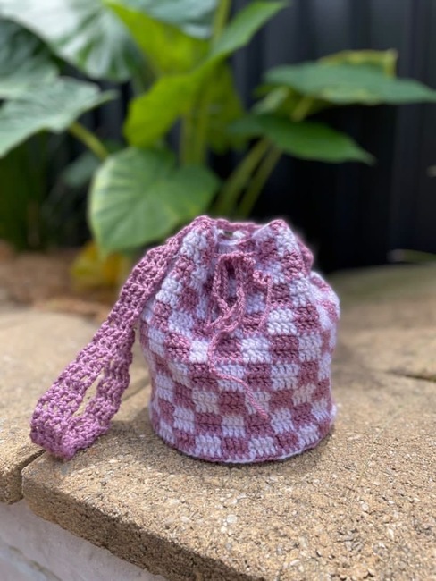 Check Yourself Bucket Bag: Crochet pattern | Ribblr