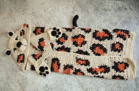 Hooded Leopard Blanket: Crochet pattern