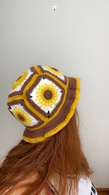 FREE FREE Sunflower Granny Square: Crochet pattern