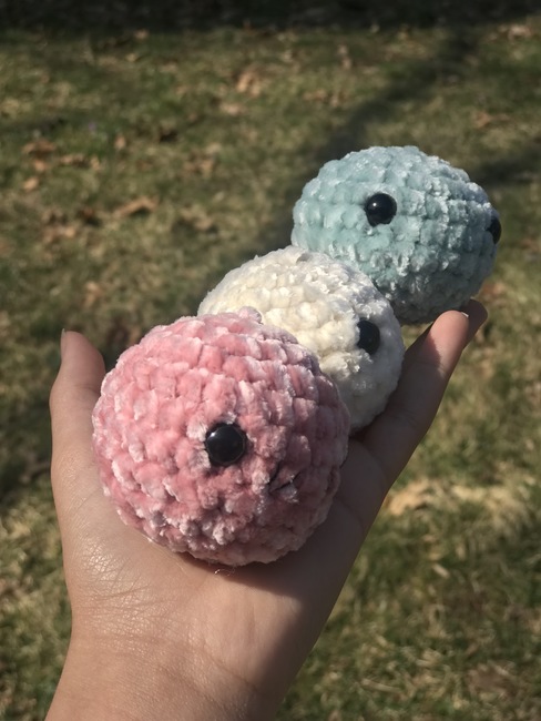 How to Make a Yarn Ball Stress Reliever - Free Crochet Pattern