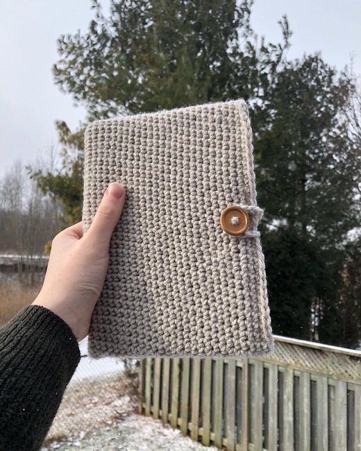 FREE The Megan Book sleeve: Crochet pattern