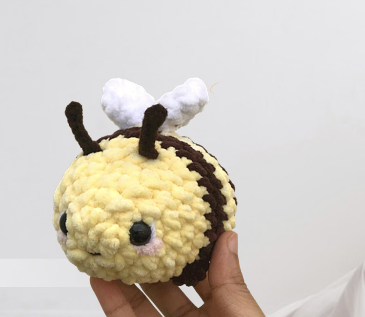 Chunky crochet bee pattern: Crochet pattern | Ribblr