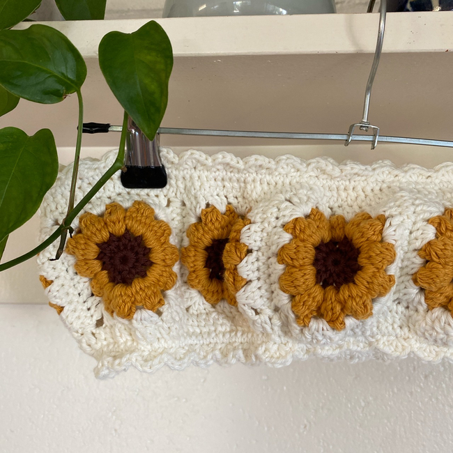 I made a sunflower steering wheel cover! : r/crochet