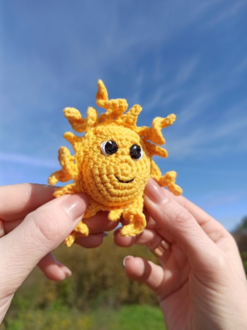 AMIGURUMI 🧶 CROCHET PATTERN on Instagram: Little suns