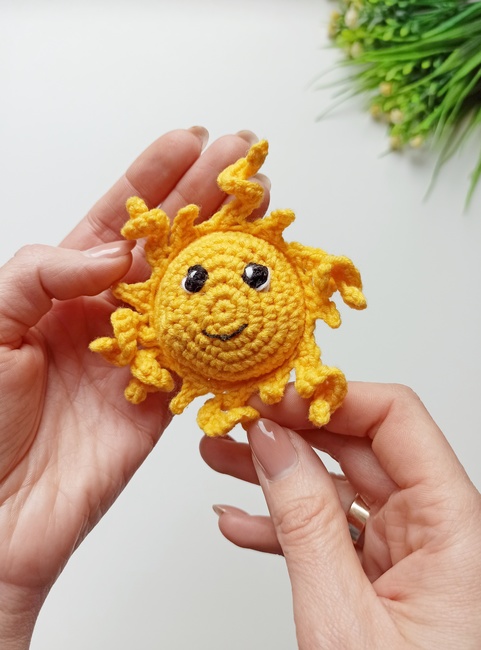 AMIGURUMI 🧶 CROCHET PATTERN on Instagram: Little suns
