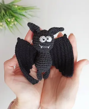 Bat crochet pattern, Halloween crochet decor
