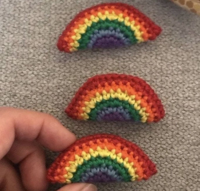 Made a little pastel rainbow badge from embroidery thread. : r/crochet