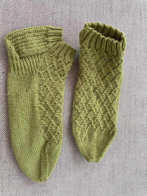 Fence Hopper Ankle Socks: Knitting pattern | Ribblr