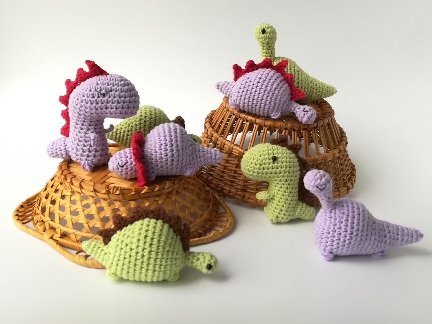 Hatching Triceratops amigurumi pattern 