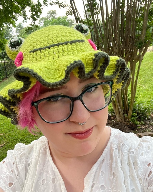 Beaded frog ruffle bucket hat: Crochet pattern | Ribblr