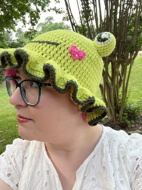 Beaded frog ruffle bucket hat: Crochet pattern