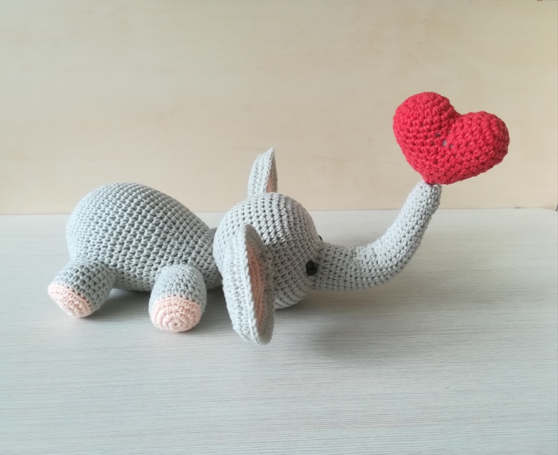 Crochet pattern Elephant with: Crochet pattern