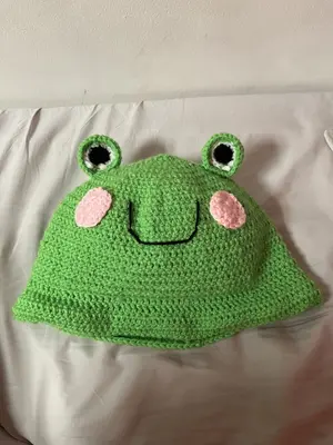 Frog hat