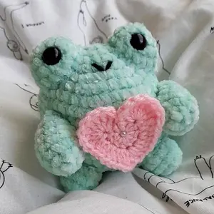 FREE love froggy crochet pattern!