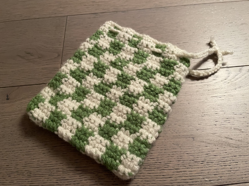 FREE Checkerboard Crochet Pouch Crochet pattern Ribblr