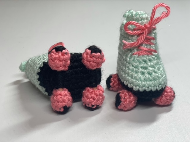 Katy the roller skater Crochet pattern by Tremendu
