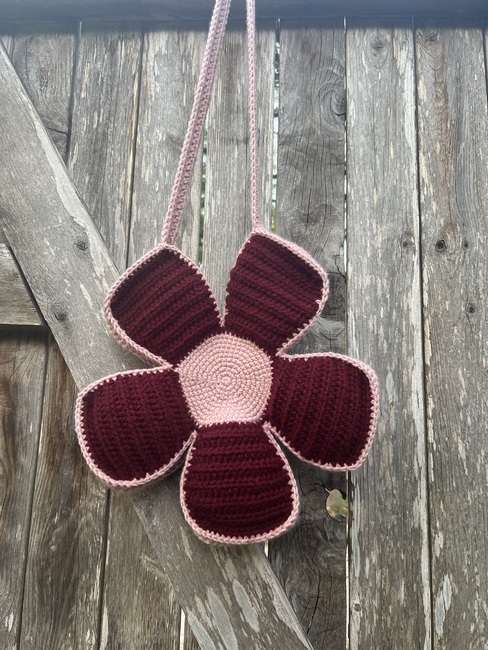 FREE CROCHET FLOWER SHAPED BAG: Crochet pattern