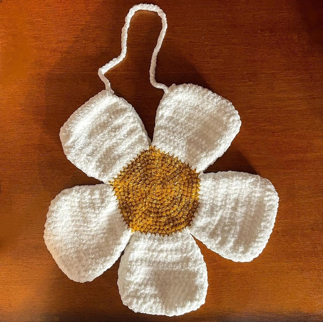Daisy: Flower shape straw bag - Shop javaian Handbags & Totes - Pinkoi