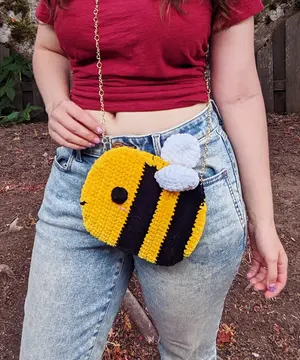 Chonky Bee Crossbody Bag